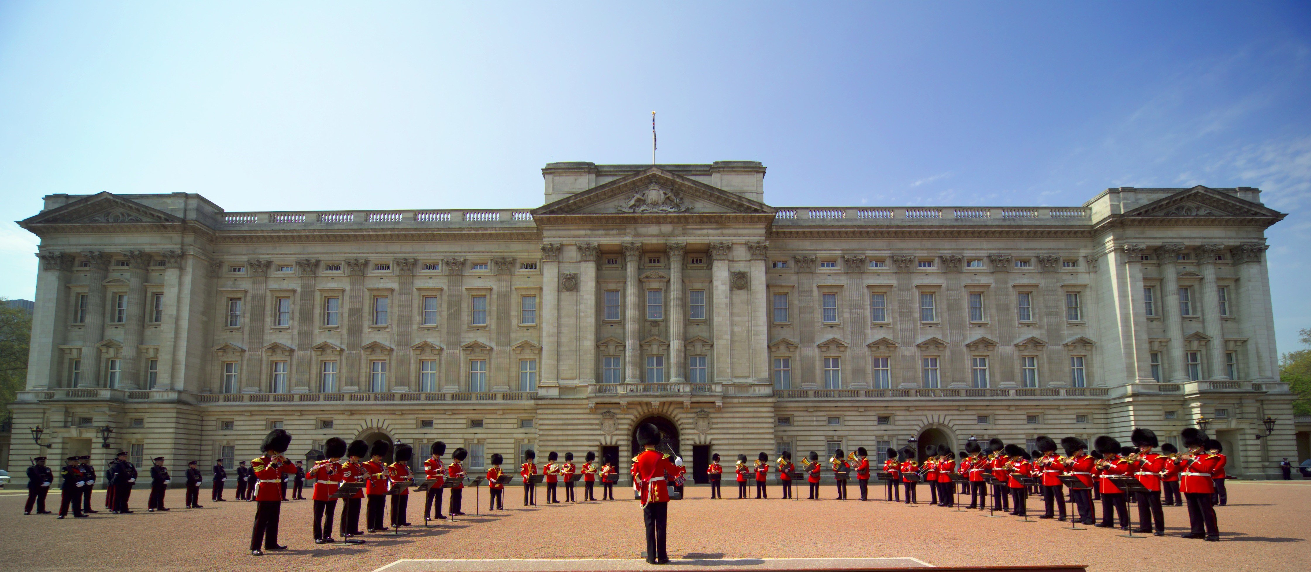 Antwort Can you go inside Buckingham Palace without a tour? Weitere